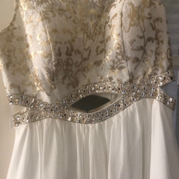 Formal dress - Picture 2 of 3